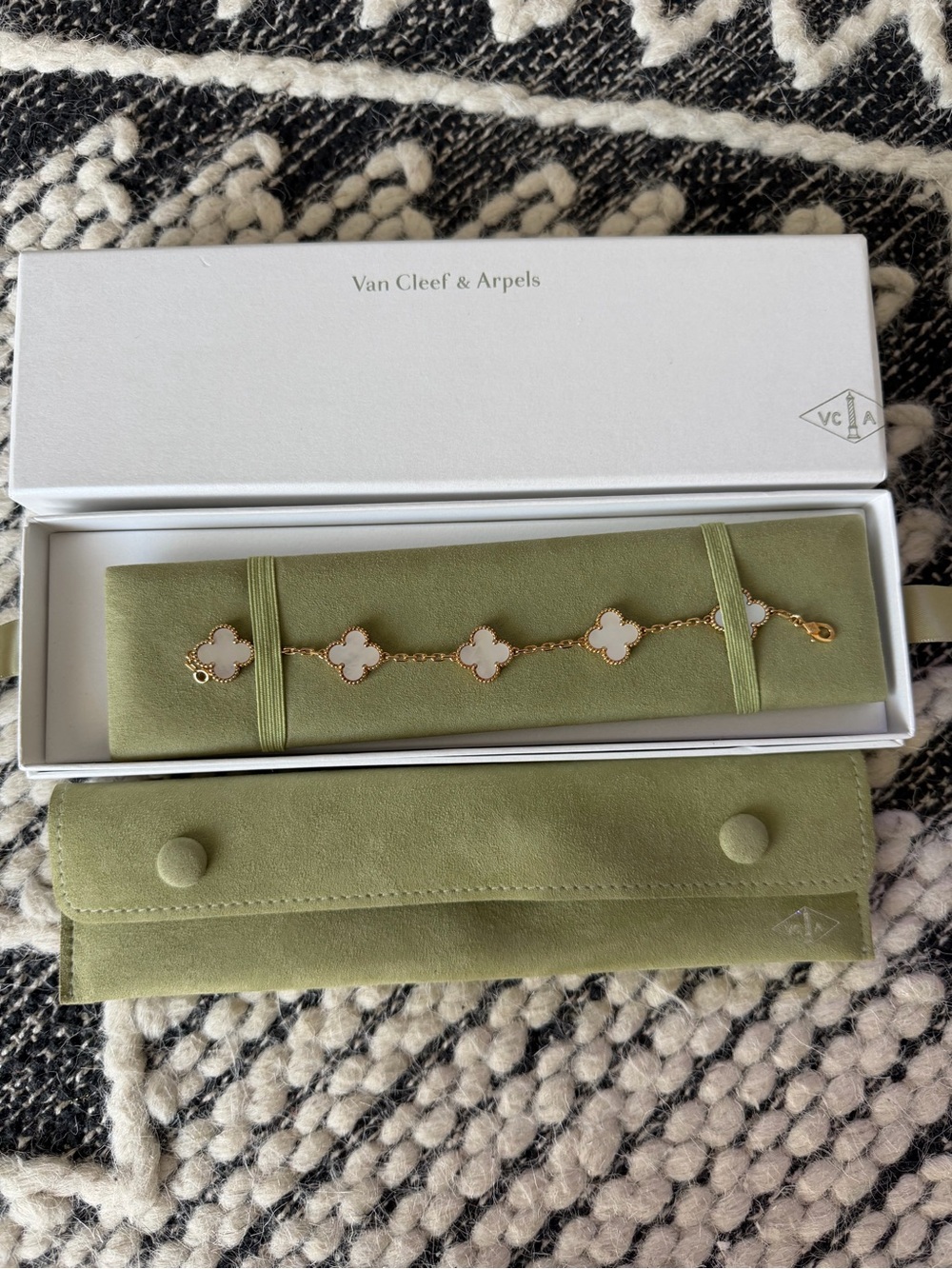 NEW never worn Vintage Alhambra bracelet, 5 motifs White Mother-of-Pearl - Picture 3 of 7